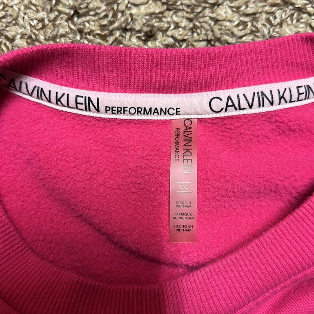 Calvin Klein - Picture 2 of 4